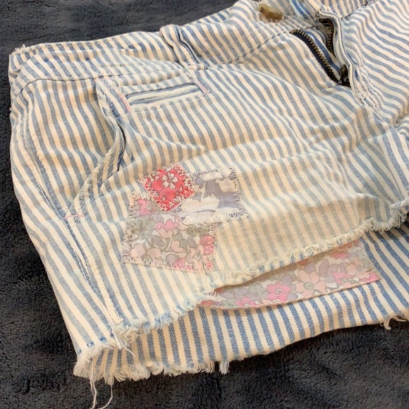 American Eagle Striped Jean Shorts Size 27 - Picture 5 of 6